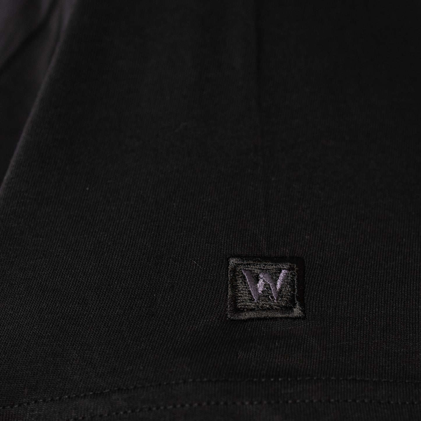 T-shirt black